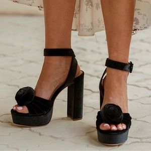 NEW ANTONIO MALANI X NICOLA BATHIE EMILIA VELVET ROSE PLATFORM SANDAL - SIZE 7.5